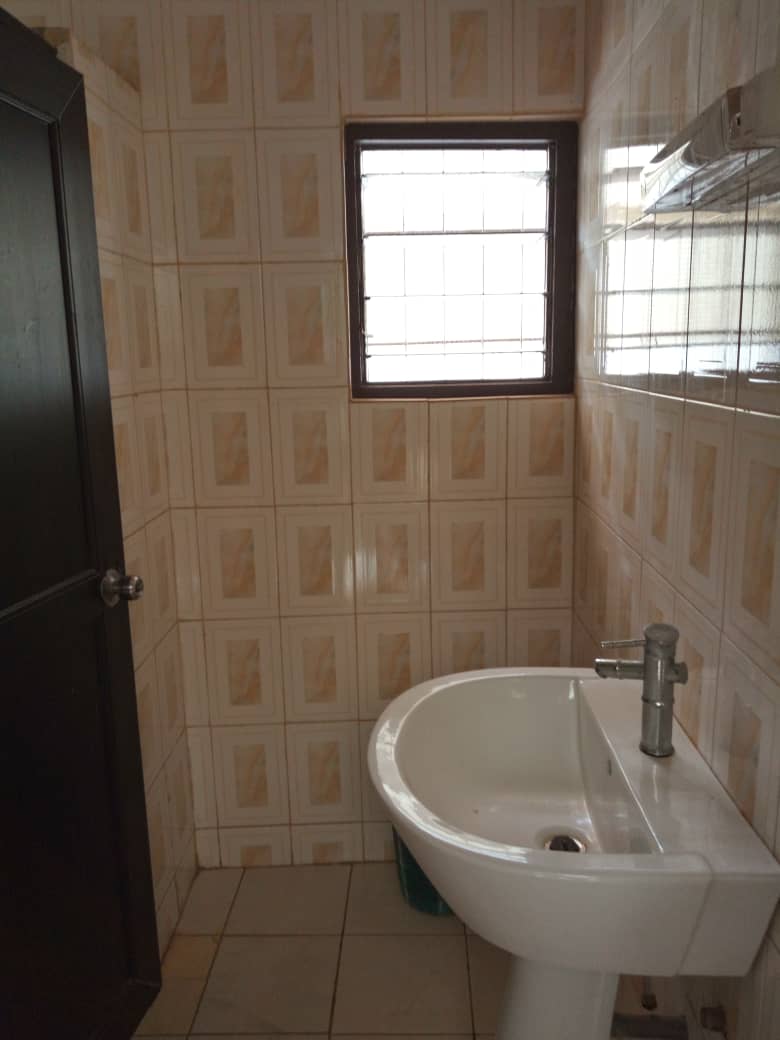 N° 4325 :
                            Chambre salon à louer , Adidogome, Lome, Togo : 50 000 XOF/mois