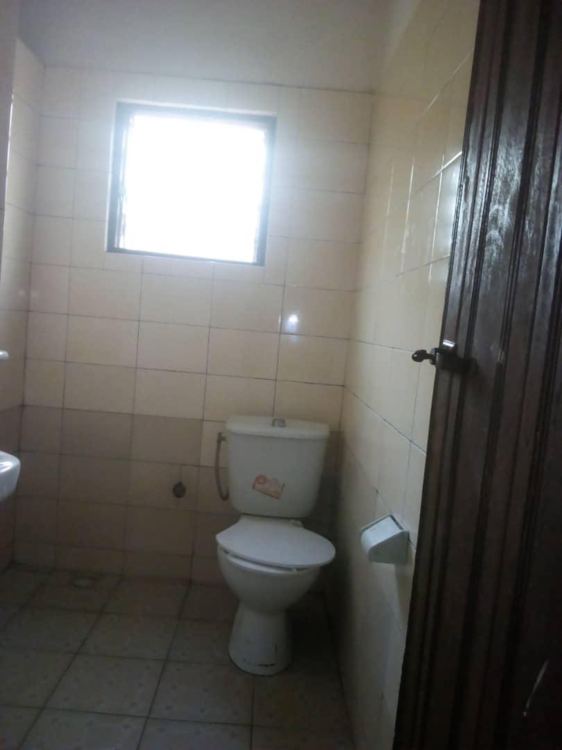 N° 4397 :
                            Villa à louer , Agoe sogbossito, Lome, Togo : 80 000 XOF/mois