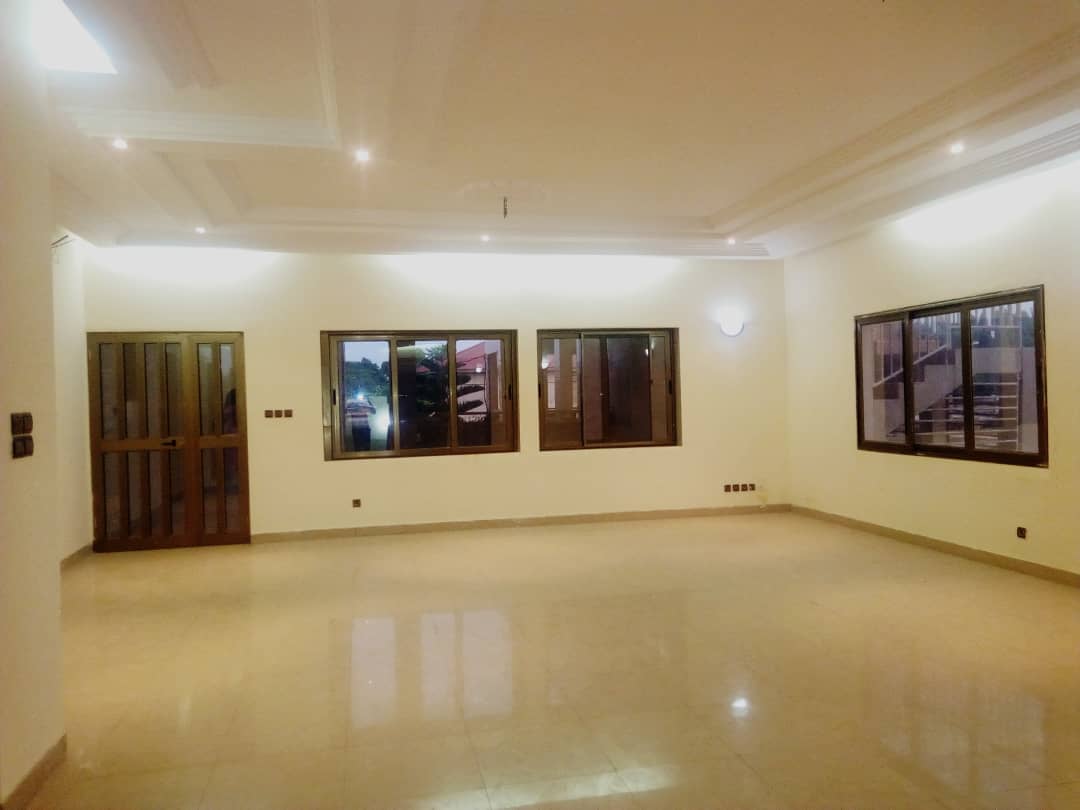 N° 4375 :
                            Villa à louer , Adewi, Lome, Togo : 1 000  000 XOF/mois