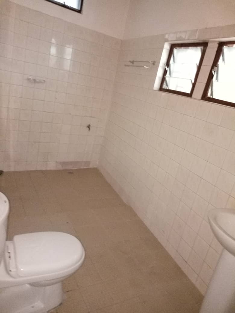 N° 4321 :
                            Villa à louer , Nyekonakpoe, Lome, Togo : 450 000 XOF/mois