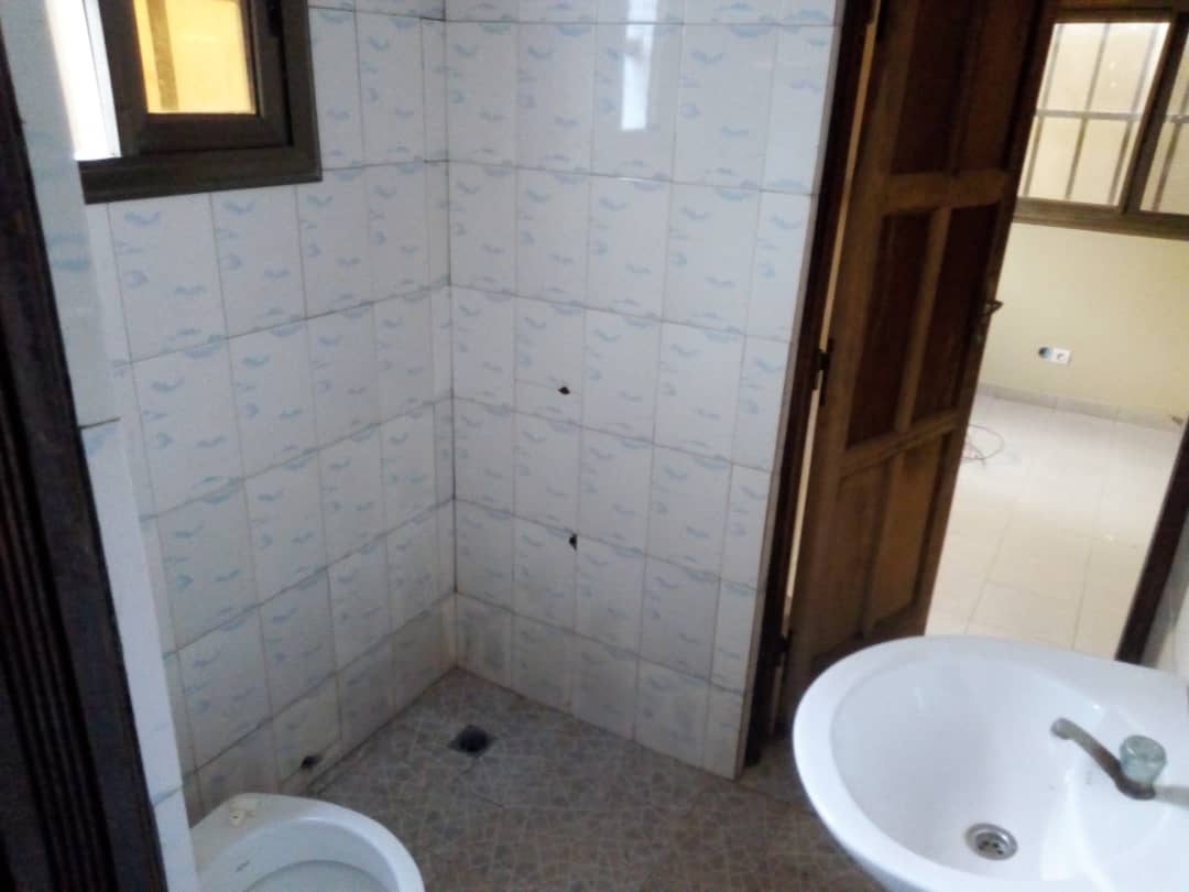 N° 4453 :
                            Villa à louer , Agoe, Lome, Togo : 70 000 XOF/mois