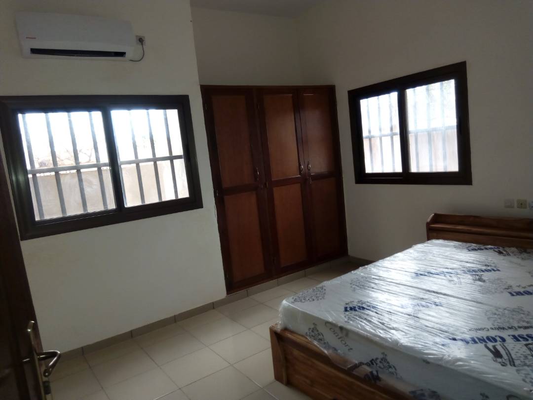 N° 4398 :
                            Villa meublée à louer , Agoe assiyeye, Lome, Togo : 450 000 XOF/mois