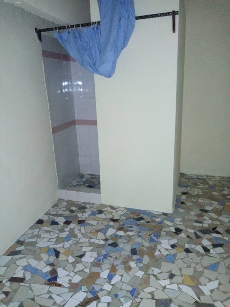 N° 4500 :
                            Villa à louer , Kegue, Lome, Togo : 200 000 XOF/mois