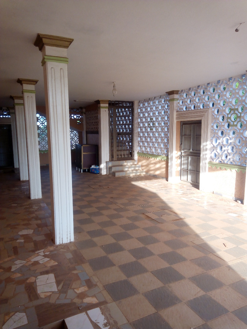 N° 4170 :
                        Villa à vendre , Zanguera, Lome, Togo : 150 000  000 XOF/vie
