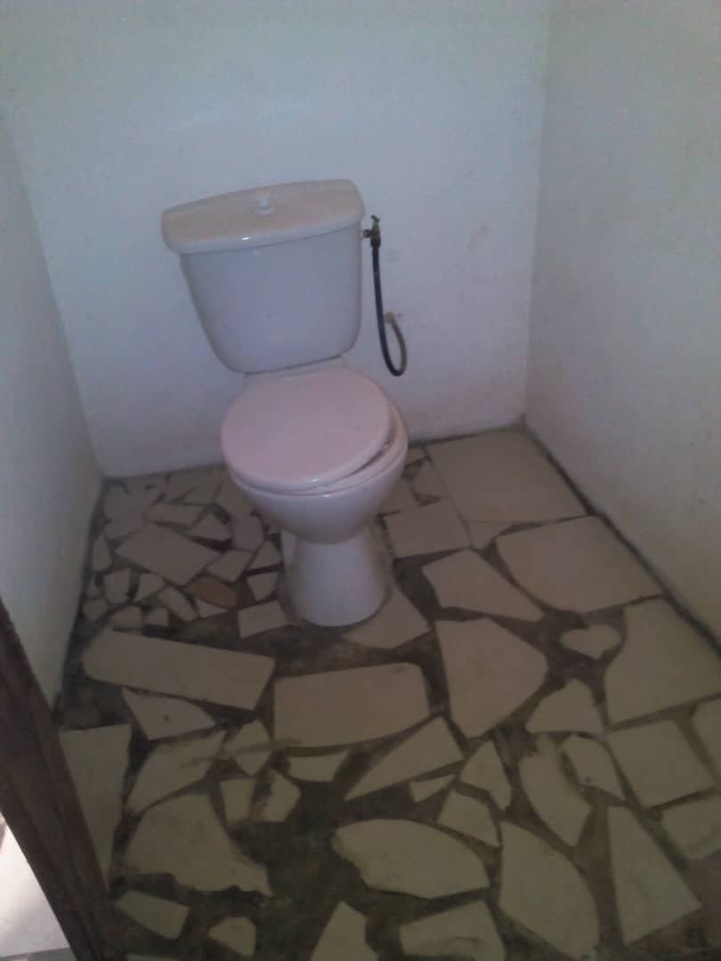 N° 4496 :
                            Chambre salon à louer , Agbalepedo, Lome, Togo : 30 000 XOF/mois