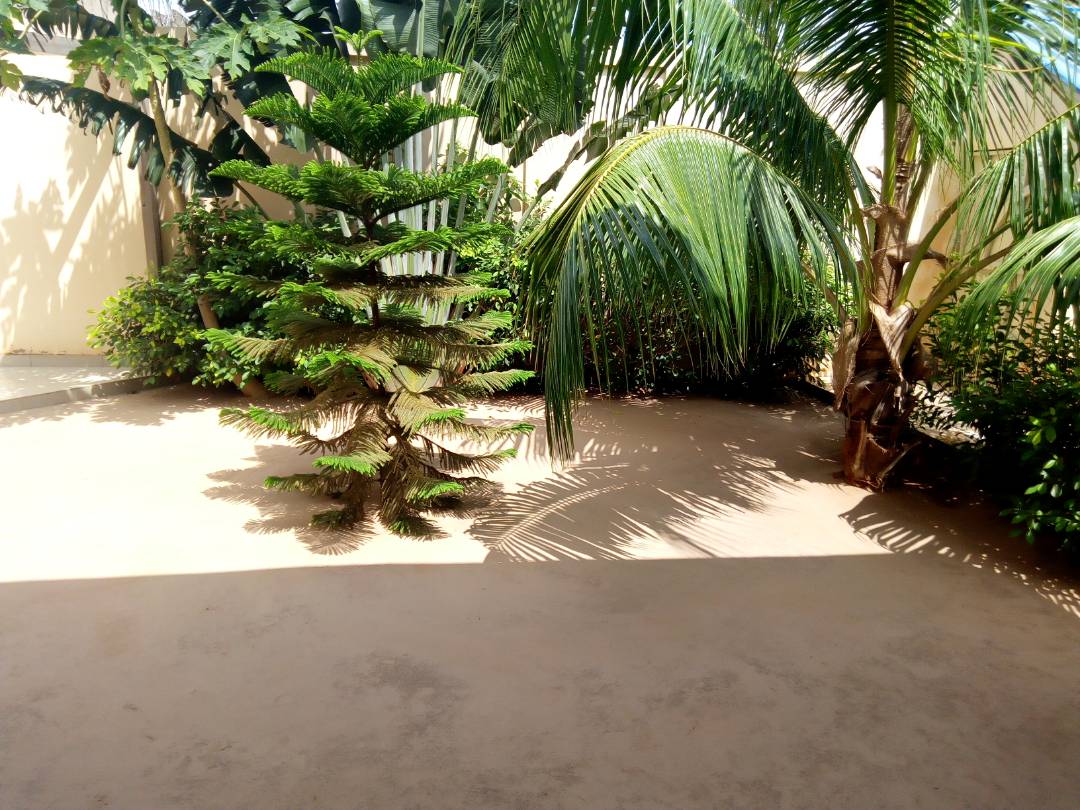 N° 4329 :
                            Villa à louer , Agoe, Lome, Togo : 200 000 XOF/mois