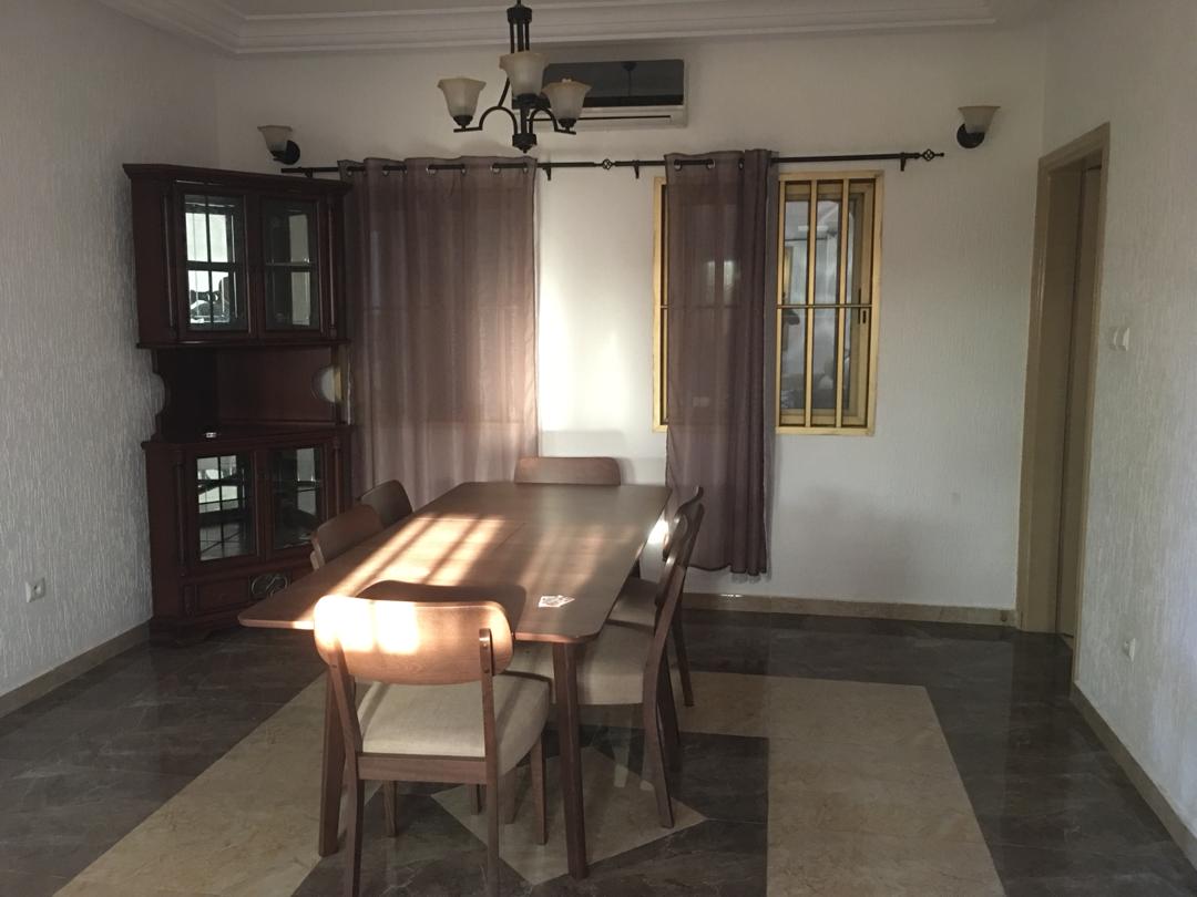 N° 4374 :
                            Villa meublée à louer ,  avepozo , Lome, Togo : 500 000 XOF/mois