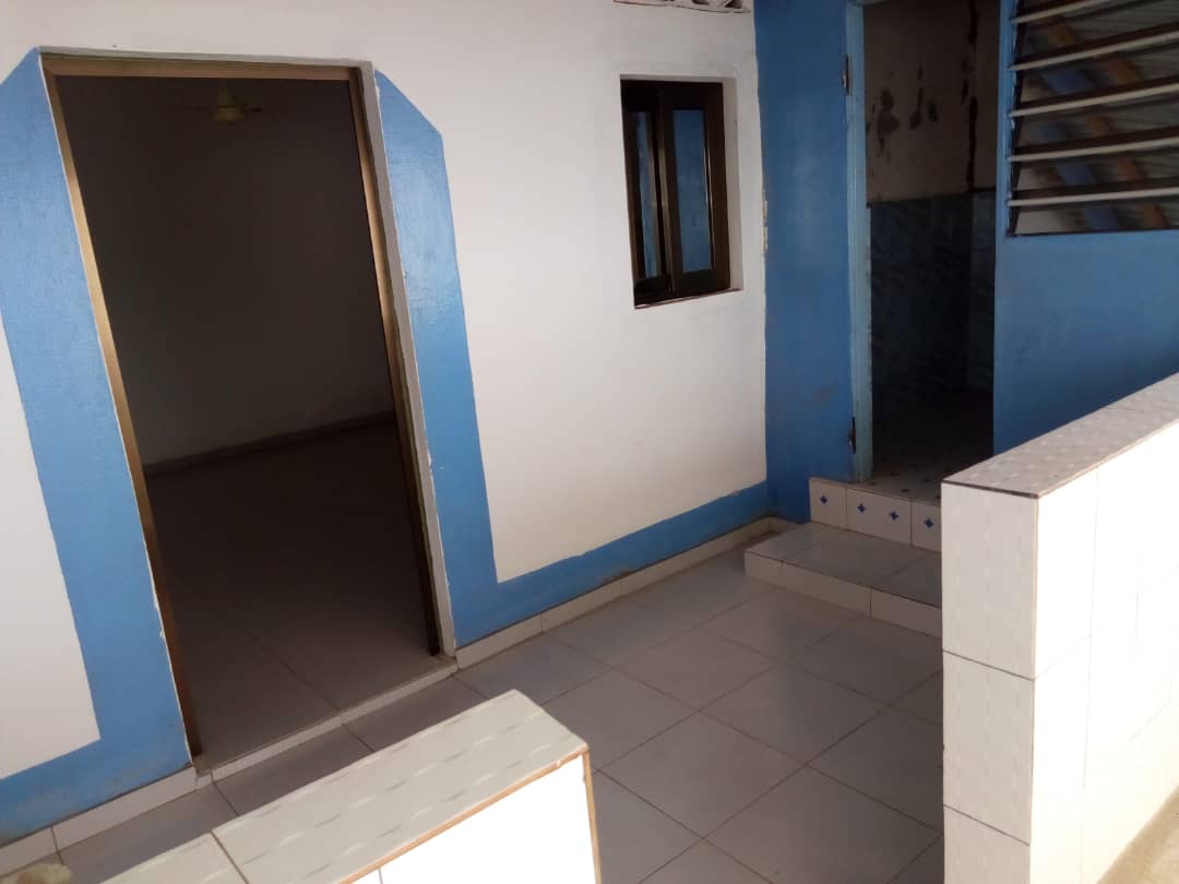 N° 4427 :
                            Chambre à louer , Agoe adjougba, Lome, Togo : 22 000 XOF/mois