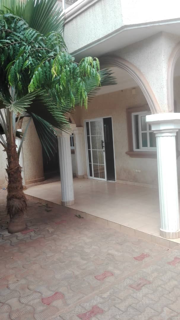 N° 4681 :
                            Villa à louer , Avedji, Lome, Togo : 250 000 XOF/mois
