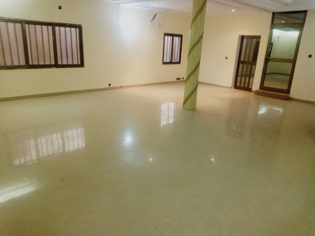 N° 4375 :
                            Villa à louer , Adewi, Lome, Togo : 1 000  000 XOF/mois