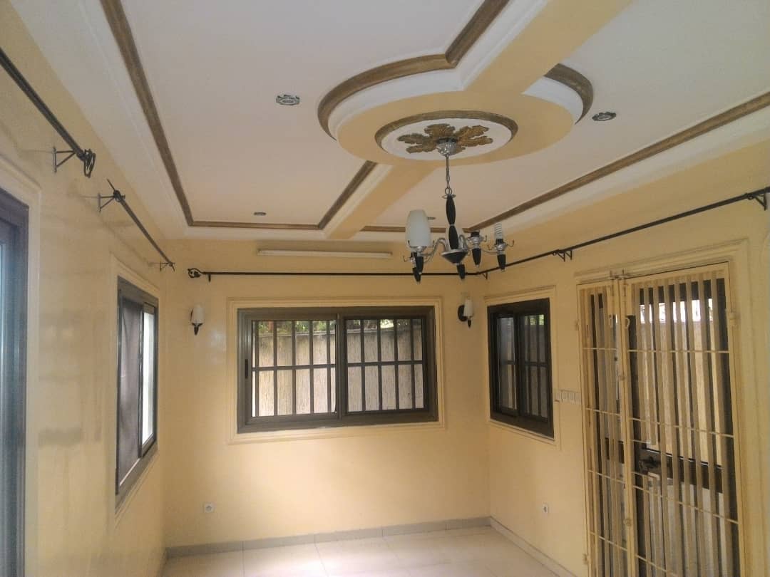 N° 4339 :
                            Villa à louer , Agoe, Lome, Togo : 120 000 XOF/mois