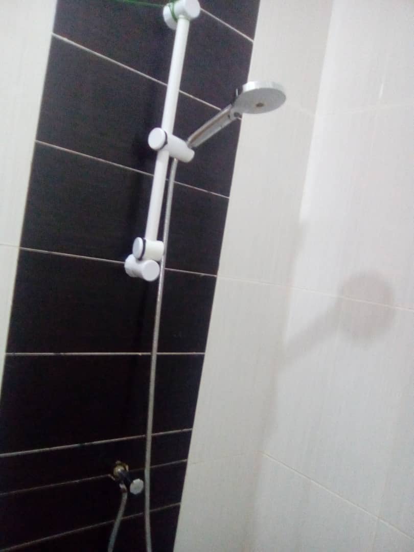 N° 4572 :
                            Studio meublé à louer , Adidogome, Lome, Togo : 100 000 XOF/mois