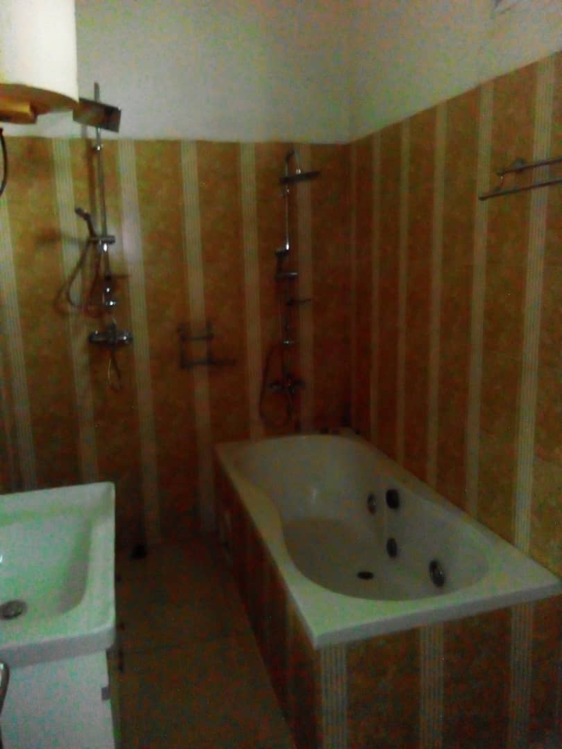 N° 4511 :
                            Villa meublée à louer , Hedzranawoe, Lome, Togo : 850 000 XOF/mois