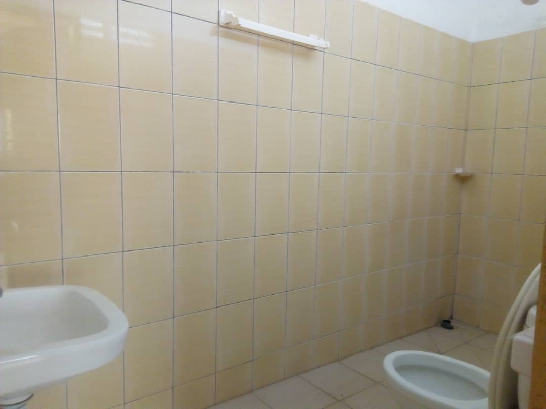 N° 4303 :
                            Chambre salon à louer , Atiegou, Lome, Togo : 50 000 XOF/mois