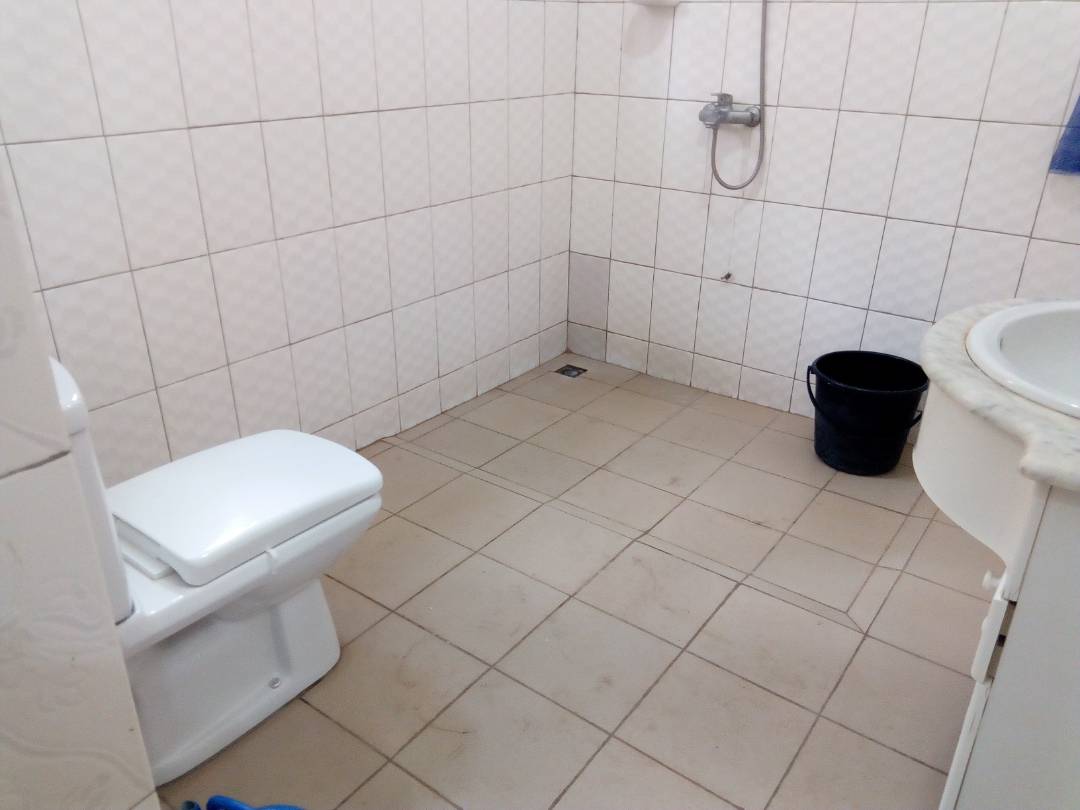 N° 4329 :
                            Villa à louer , Agoe, Lome, Togo : 200 000 XOF/mois
