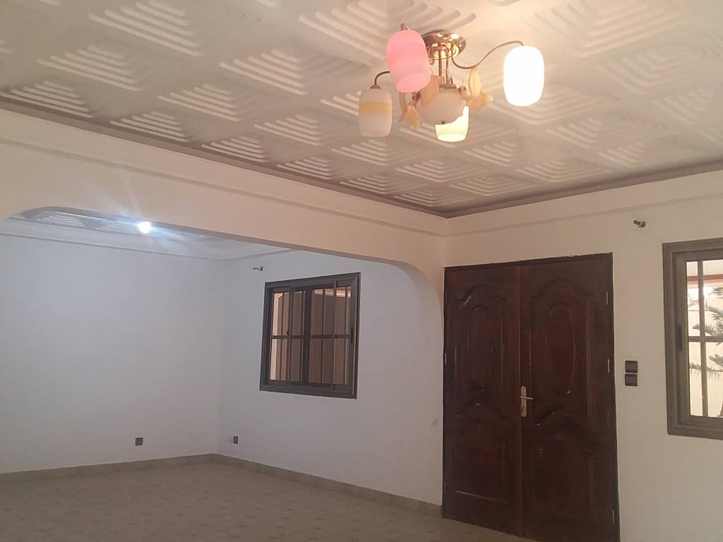 N° 4435 :
                            Villa à louer , Tokoin hopital, Lome, Togo : 400 000 XOF/mois