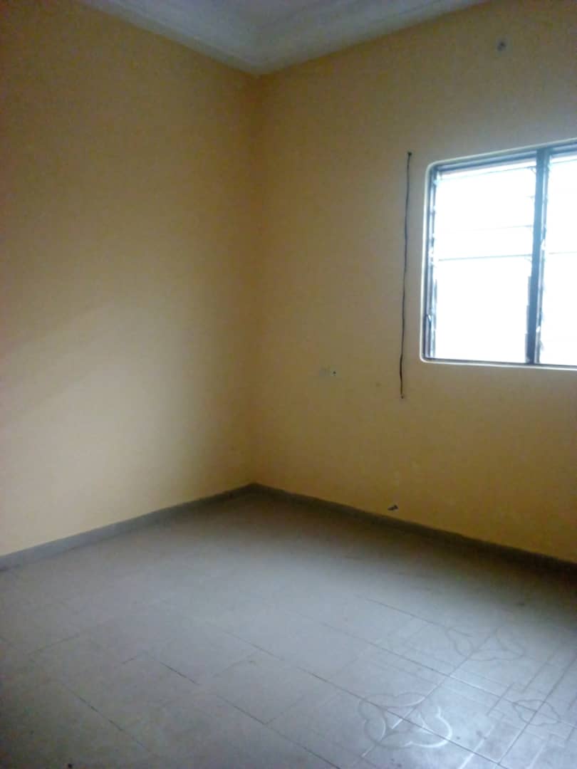 N° 4397 :
                            Villa à louer , Agoe sogbossito, Lome, Togo : 80 000 XOF/mois