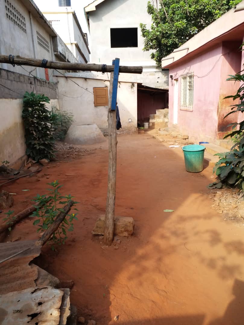 N° 4431 :
                            Villa à vendre , Hedzranawoe, Lome, Togo : 50 000  000 XOF/vie