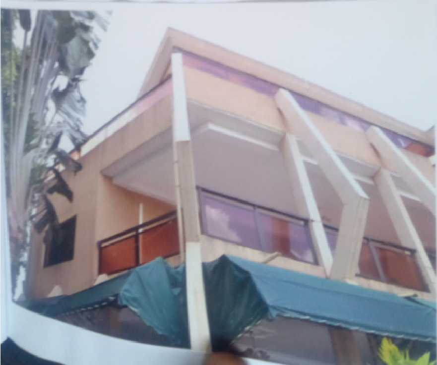 N° 4704 :
                            Immeuble commercial à louer , Agbalepedogan , Lome, Togo : 1 500  000 XOF/mois