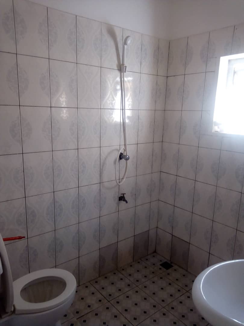 N° 4418 :
                            Bureau à louer , Avenou, Lome, Togo : 35 000 XOF/mois