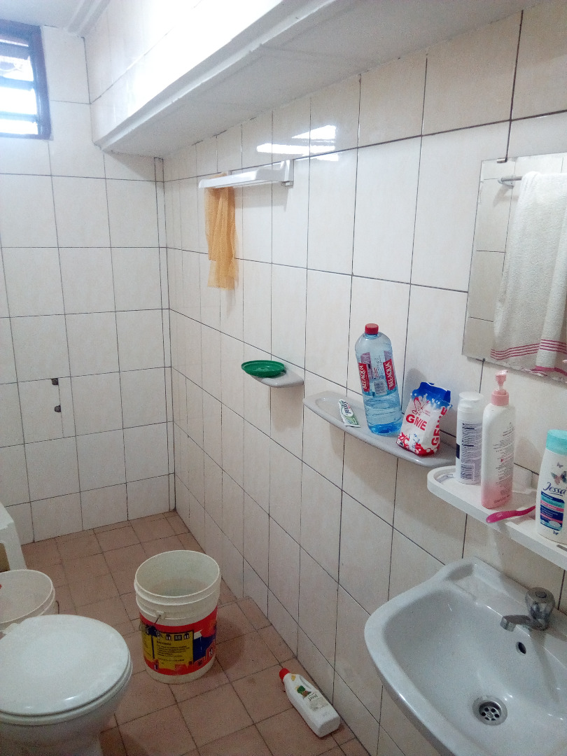 N° 4170 :
                            Villa à vendre , Zanguera, Lome, Togo : 150 000  000 XOF/vie
