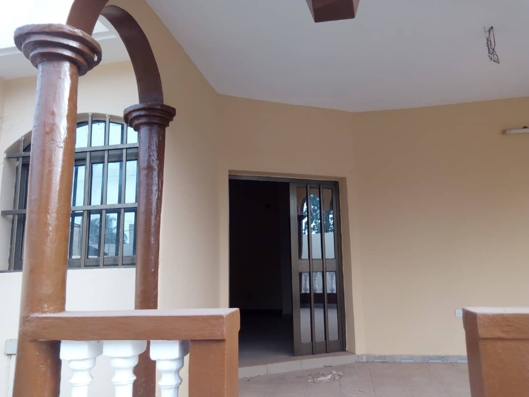 N° 4408 :
                            Villa à louer , Agoe-legbassito, Lome, Togo : 90 000 XOF/mois