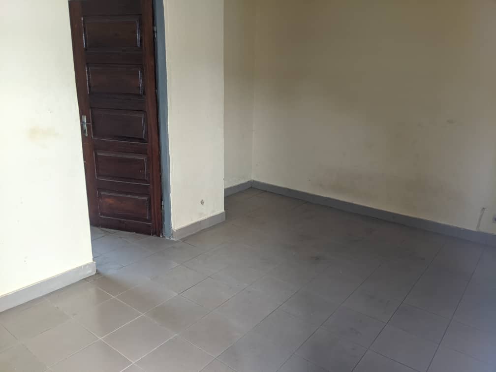 N° 5440 :
                            Chambre salon à louer , Nukafu, Lome, Togo : 45 000 XOF/mois
