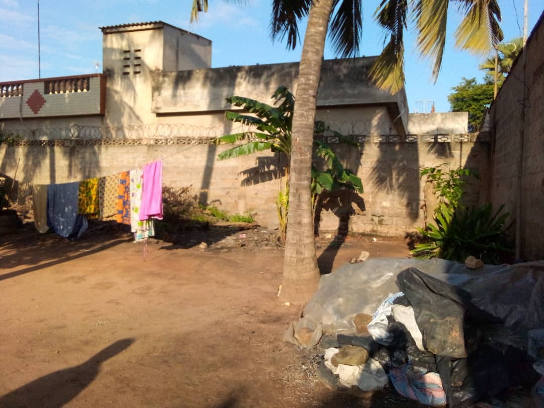 N° 5160 :
                            Terrain à vendre , Djidjole, Lome, Togo : 27 000  000 XOF/vie