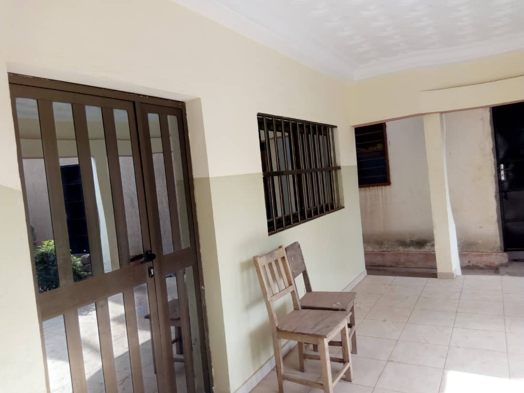 N° 4413 :
                            Villa à louer , Agoe sogbossito, Lome, Togo : 120 000 XOF/mois