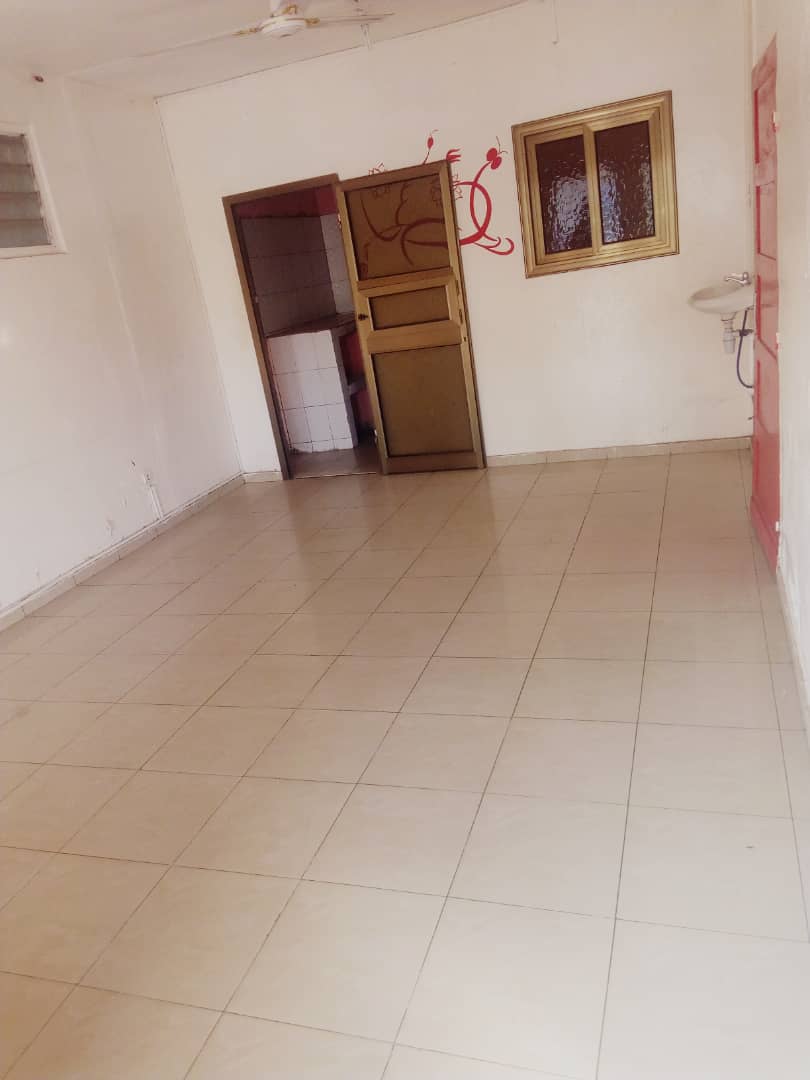N° 4366 :
                            Boutique à louer , Adidogome, Lome, Togo : 75 000 XOF/mois