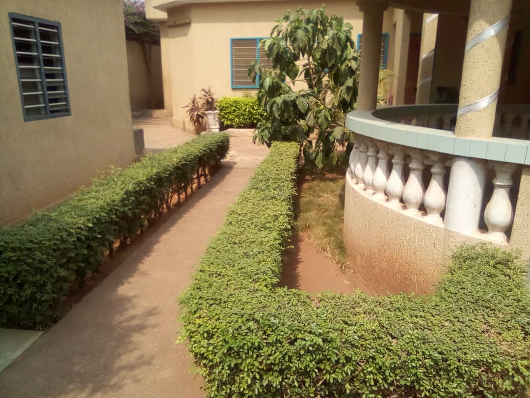 N° 4446 :
                            Villa à vendre , Wonyome, Lome, Togo : 100 000  000 XOF/vie