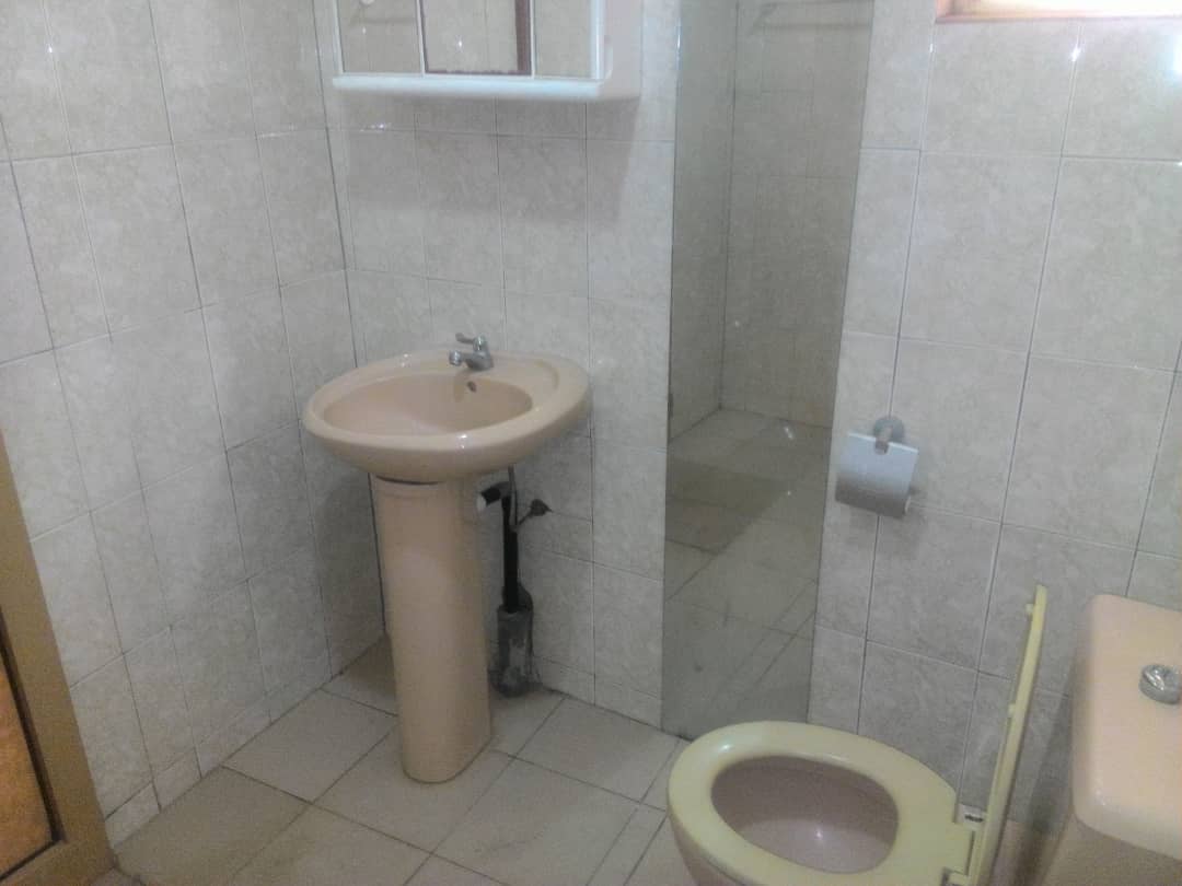 N° 4574 :
                            Chambre salon à louer , Avedji , Lome, Togo : 50 000 XOF/mois