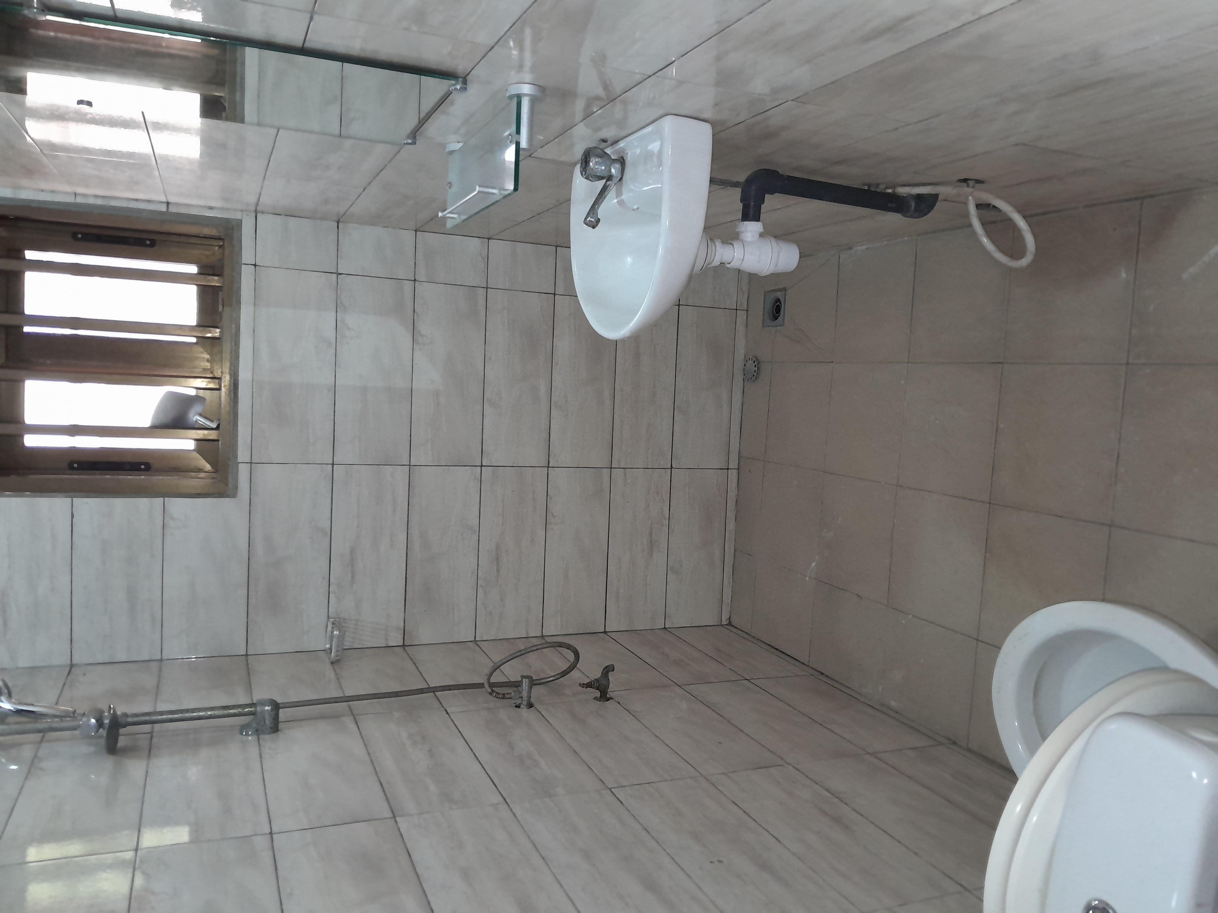 N° 5392 :
                            Chambre à louer , Hedzranawoe , Lome, Togo : 30 000 XOF/mois