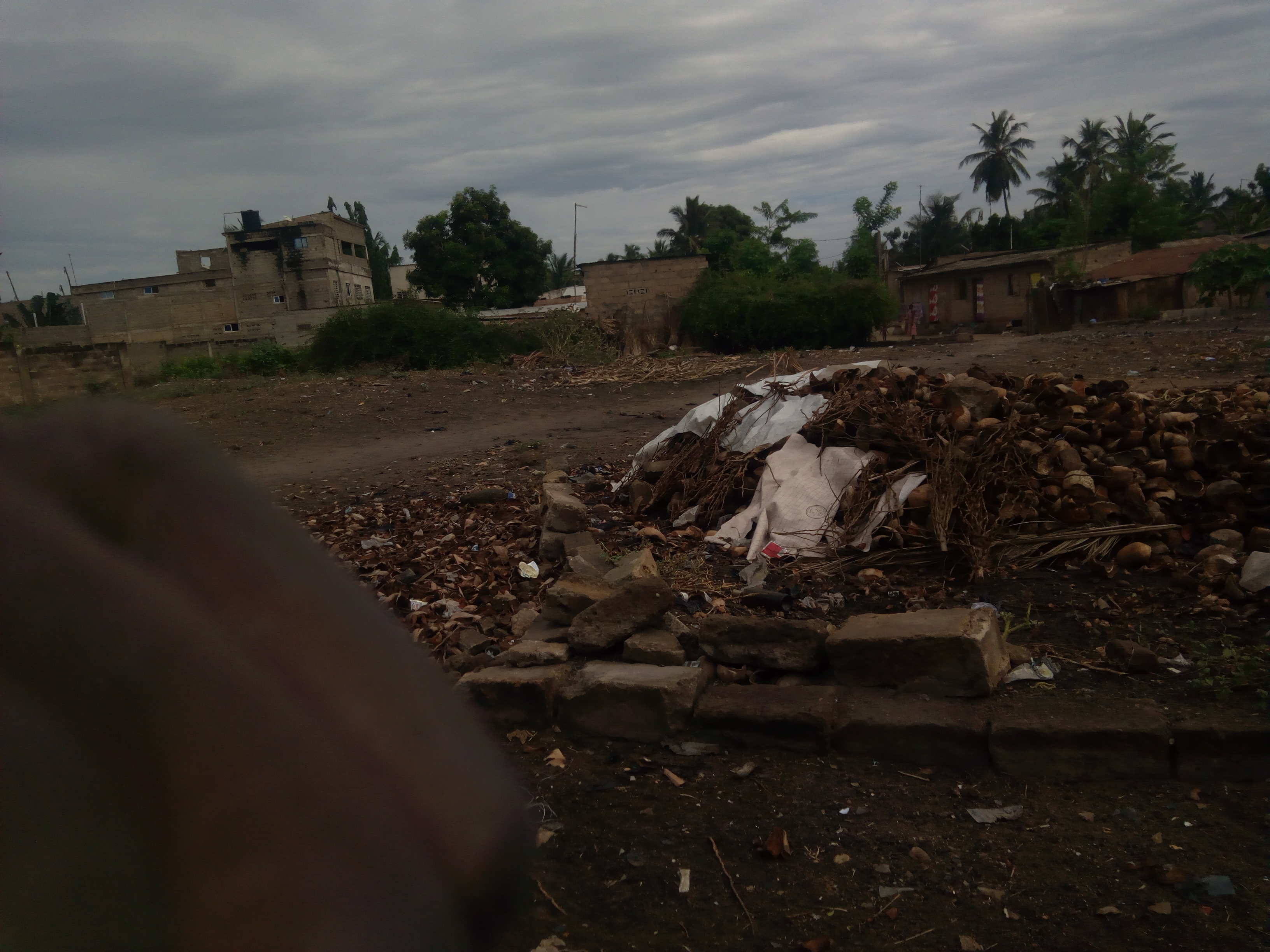N° 4441 :
                            Terrain à vendre , Adidogome-soviepe, Lome, Togo : 7 000  000 XOF/vie