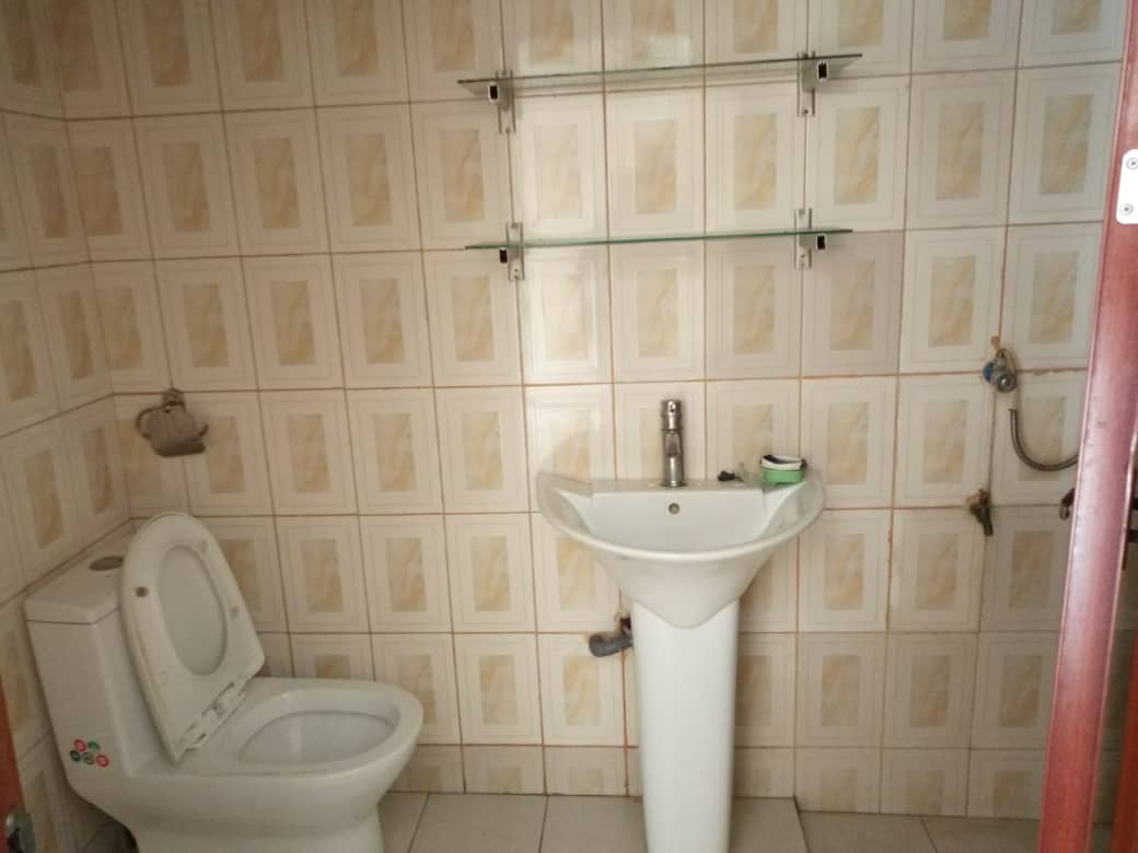 N° 4325 :
                            Chambre salon à louer , Adidogome, Lome, Togo : 50 000 XOF/mois