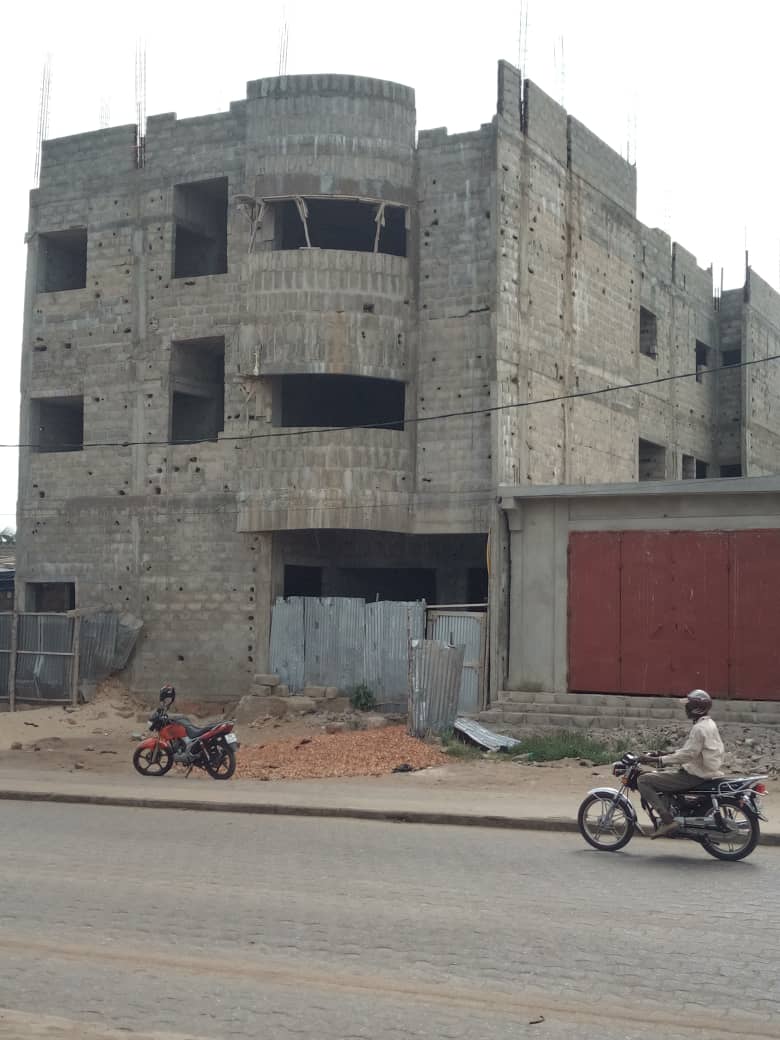 N° 4531 :
                            Villa à vendre , Hedzranawoe, Lome, Togo : 100 000  000 XOF/vie