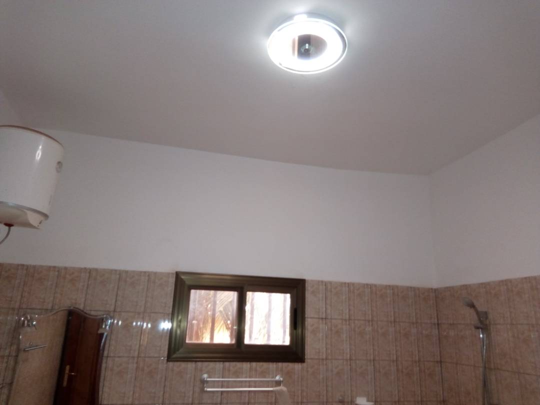 N° 4398 :
                            Villa meublée à louer , Agoe assiyeye, Lome, Togo : 450 000 XOF/mois