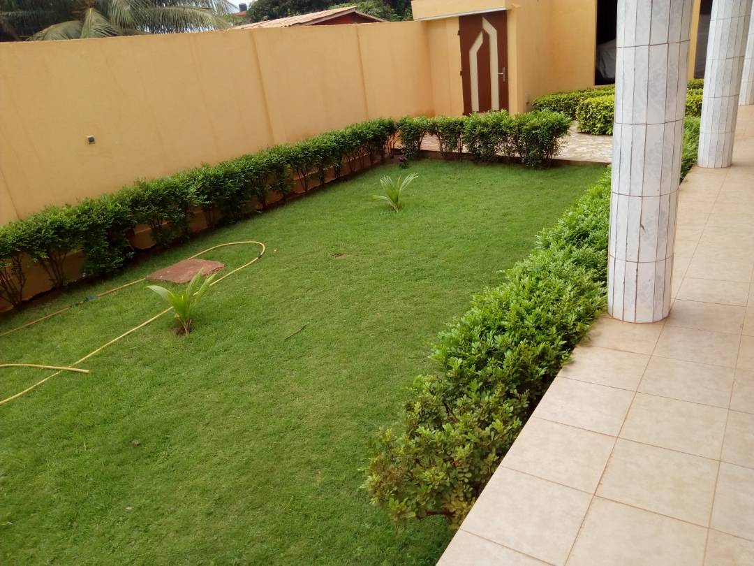 Villa meublée à louer , Lome, agoe assiyeye