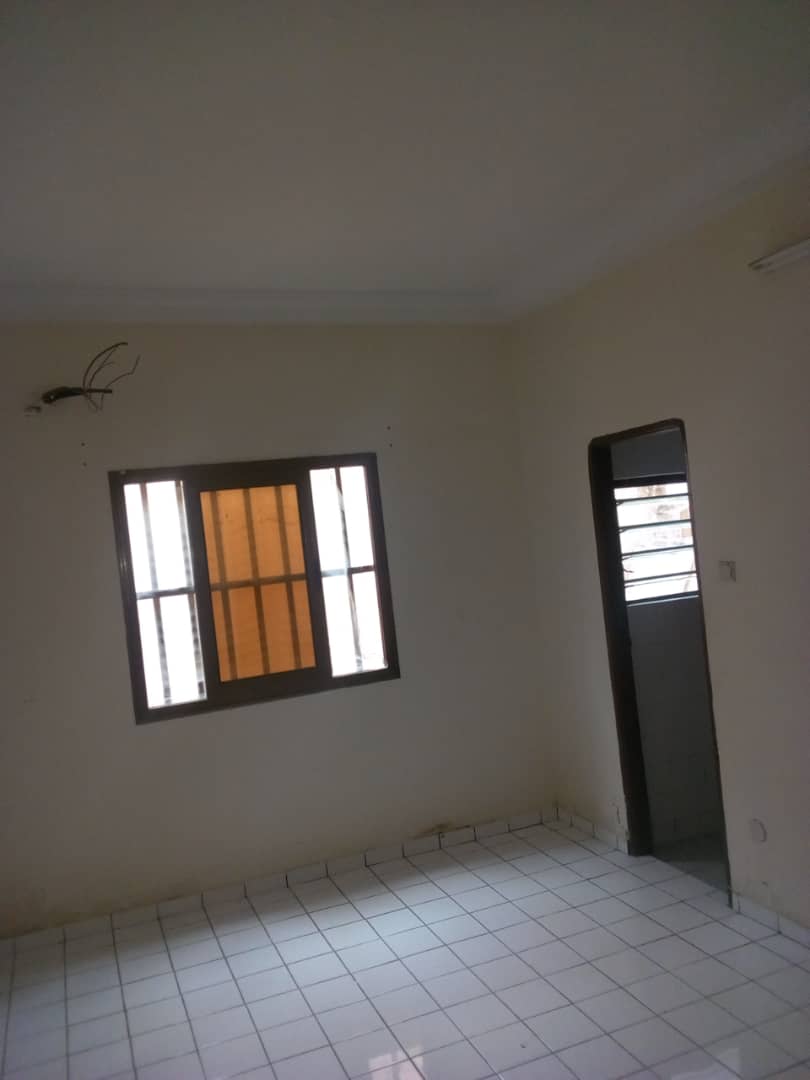 N° 4322 :
                            Villa à louer , Klikame, Lome, Togo : 250 000 XOF/mois