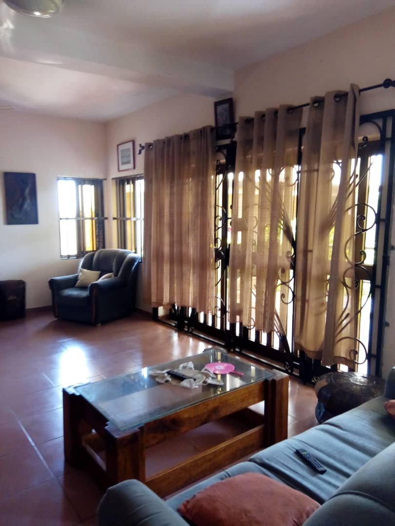 N° 4531 :
                            Villa à vendre , Hedzranawoe, Lome, Togo : 100 000  000 XOF/vie