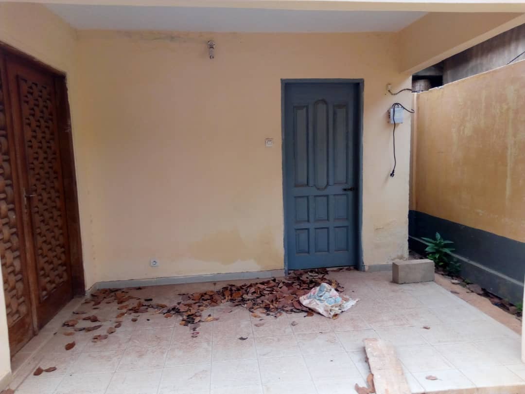 N° 4582 :
                            Villa à louer , Agoe, Lome, Togo : 60 000 XOF/mois