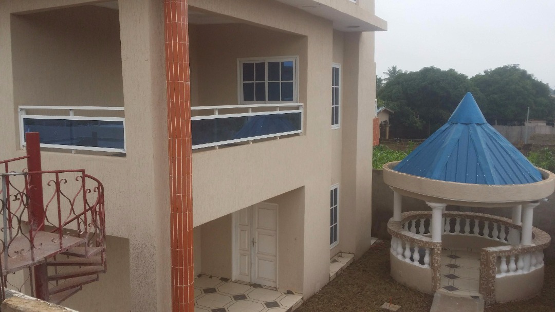 N° 4543 :
                            Villa à vendre , Agoe, Lome, Togo : 150 000  000 XOF/vie