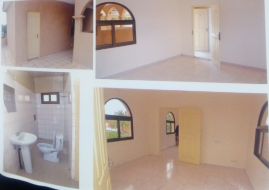 N° 4704 :
                            Immeuble commercial à louer , Agbalepedogan , Lome, Togo : 1 500  000 XOF/mois