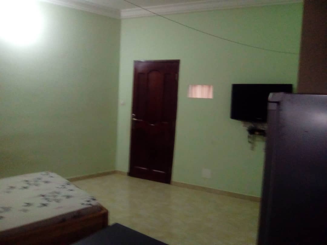 N° 4572 :
                            Studio meublé à louer , Adidogome, Lome, Togo : 100 000 XOF/mois
