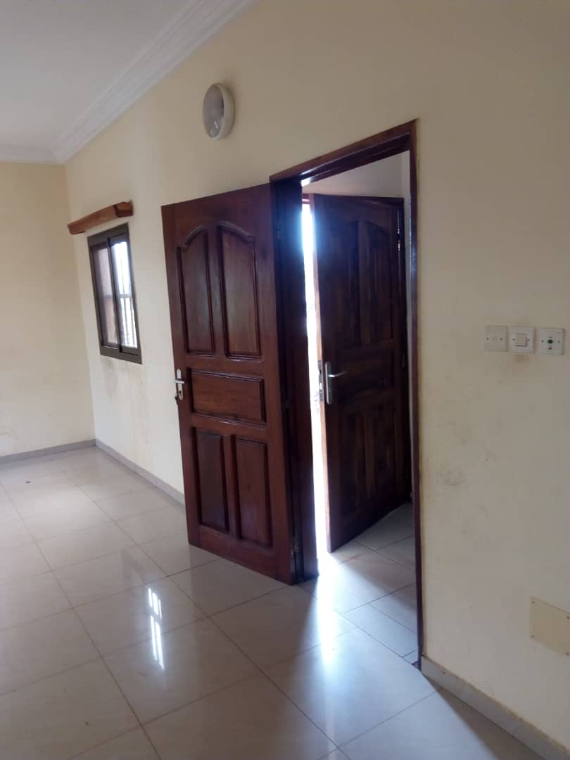 N° 4669 :
                            Appartement à louer , Agoe, Lome, Togo : 60 000 XOF/mois