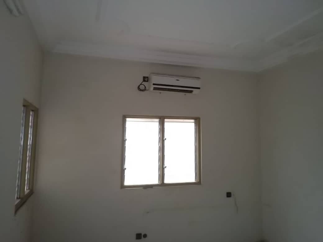 N° 4778 :
                            Villa à louer , Adidogome , Lome, Togo : 100 000 XOF/mois