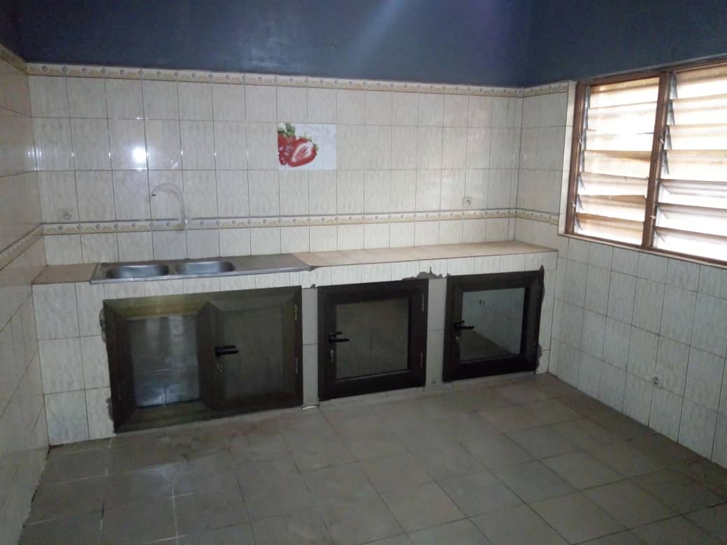 N° 4482 :
                            Villa à louer , Kegue, Lome, Togo : 400 000 XOF/mois