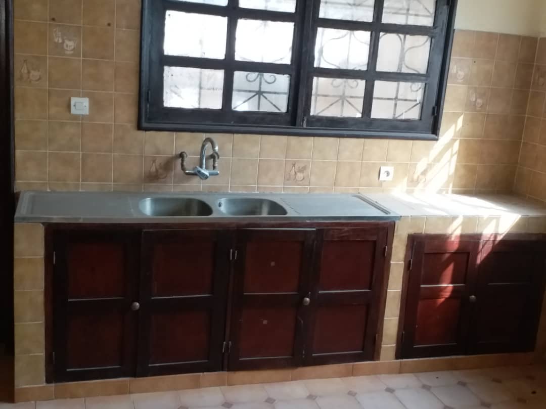 N° 4424 :
                            Villa à vendre , Avepozo, Lome, Togo : 250 000  000 XOF/vie