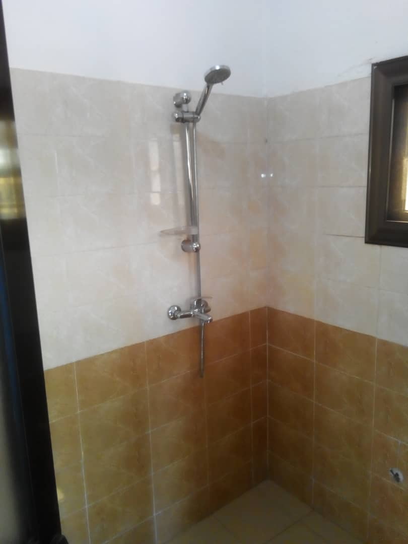 N° 4464 :
                            Villa à louer , Attiegou, Lome, Togo : 300 000 XOF/mois