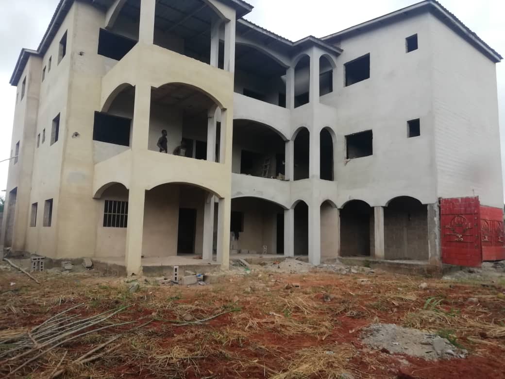 N° 5342 :
                            Immeuble commercial à vendre , Legbassito, Lome, Togo : 85 000  000 XOF/vie